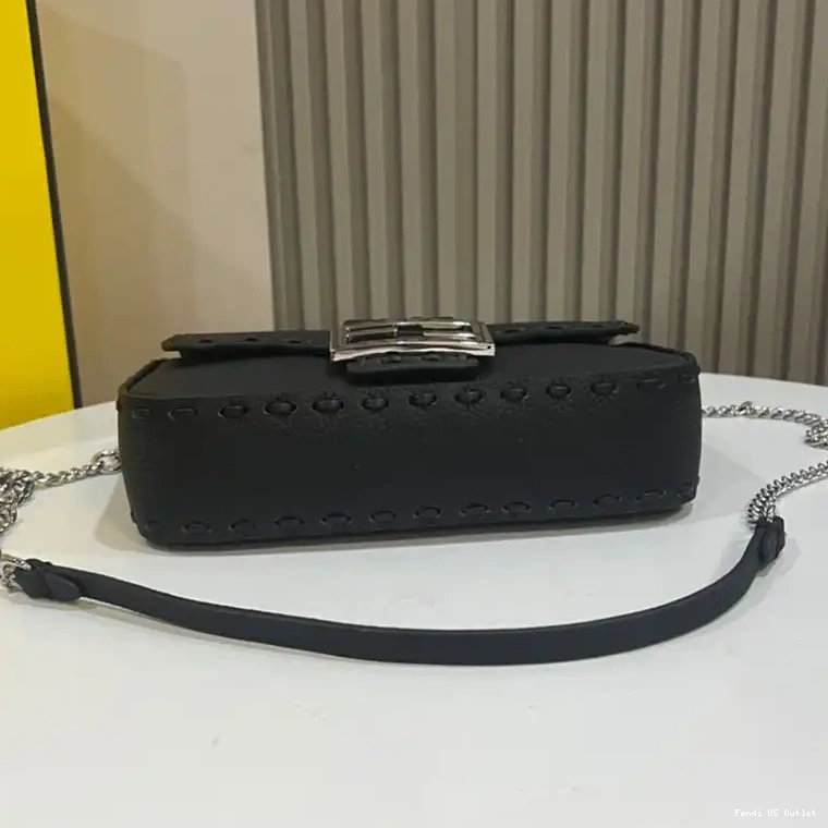 Vintage HOT Mini Leather Bag Cuoio Baguette Black Fendi Selleria In Romano 0510